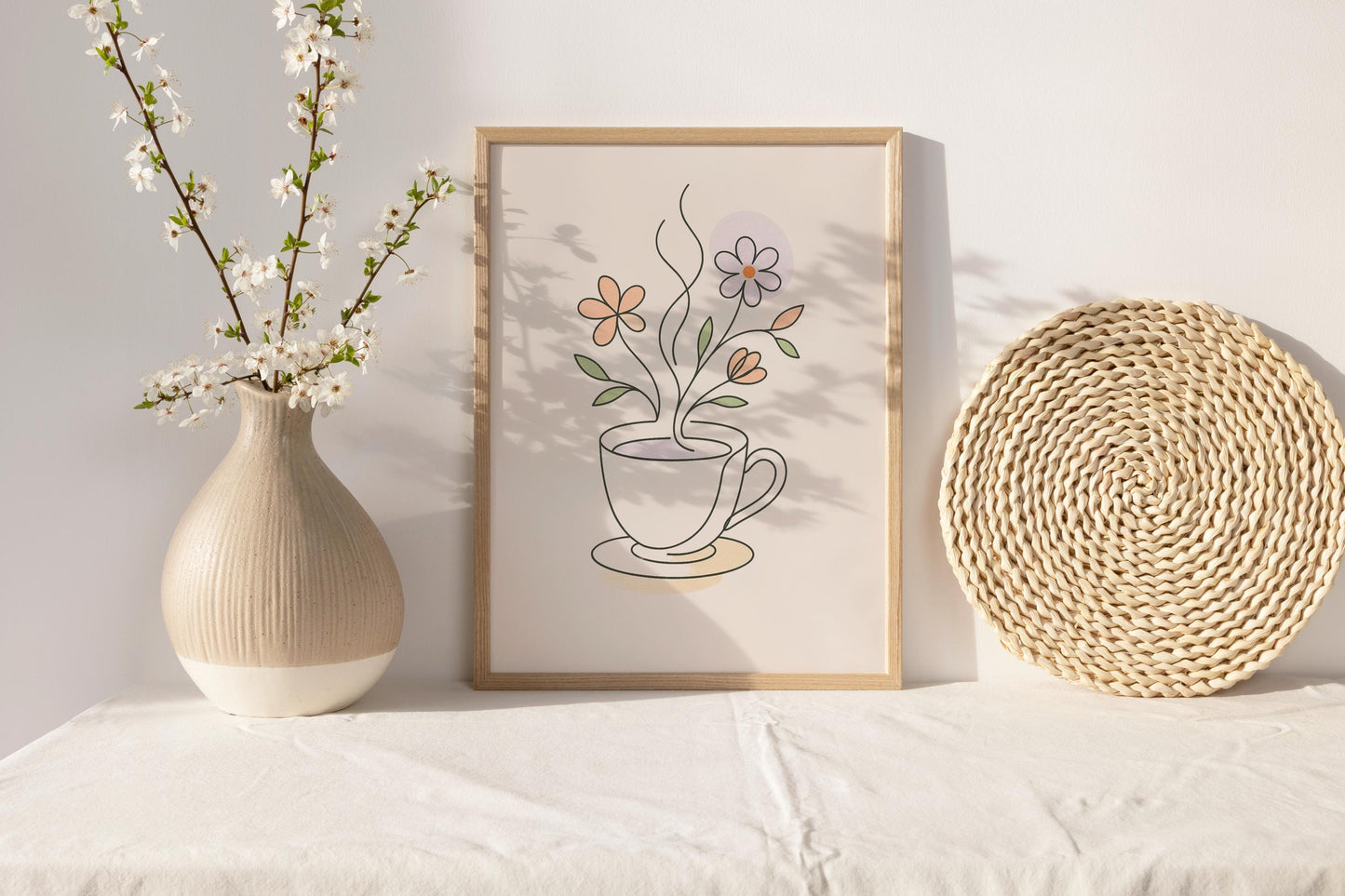 Affiche minimaliste Tasse de thé florale – Illustration printanière zen, art mural pastel, déco cuisine ou salon, Line Art moderne