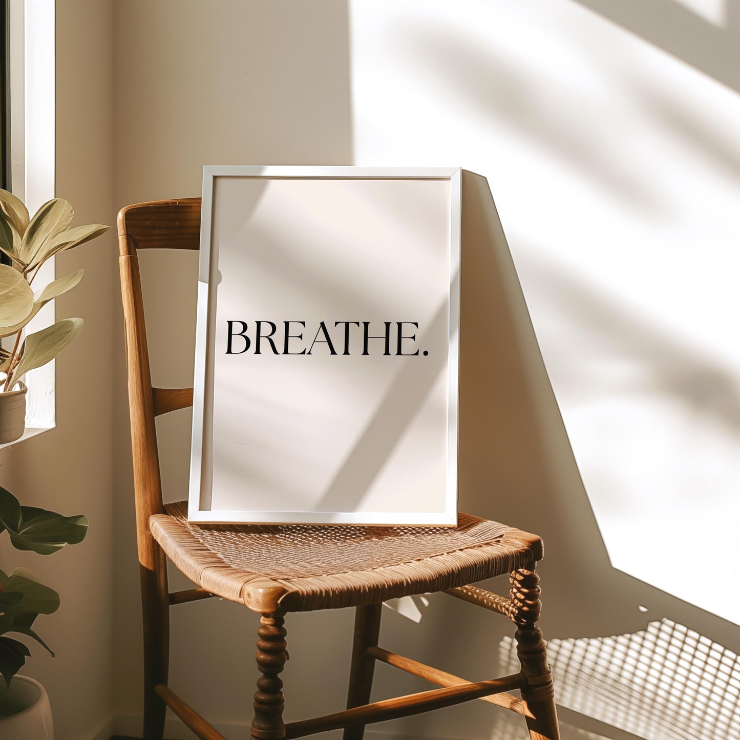Affiche Typographique "BREATHE." – Poster Minimaliste à Imprimer – Art Mural Inspirant Noir et Beige pour Déco Moderne, Bureau ou Yoga Room