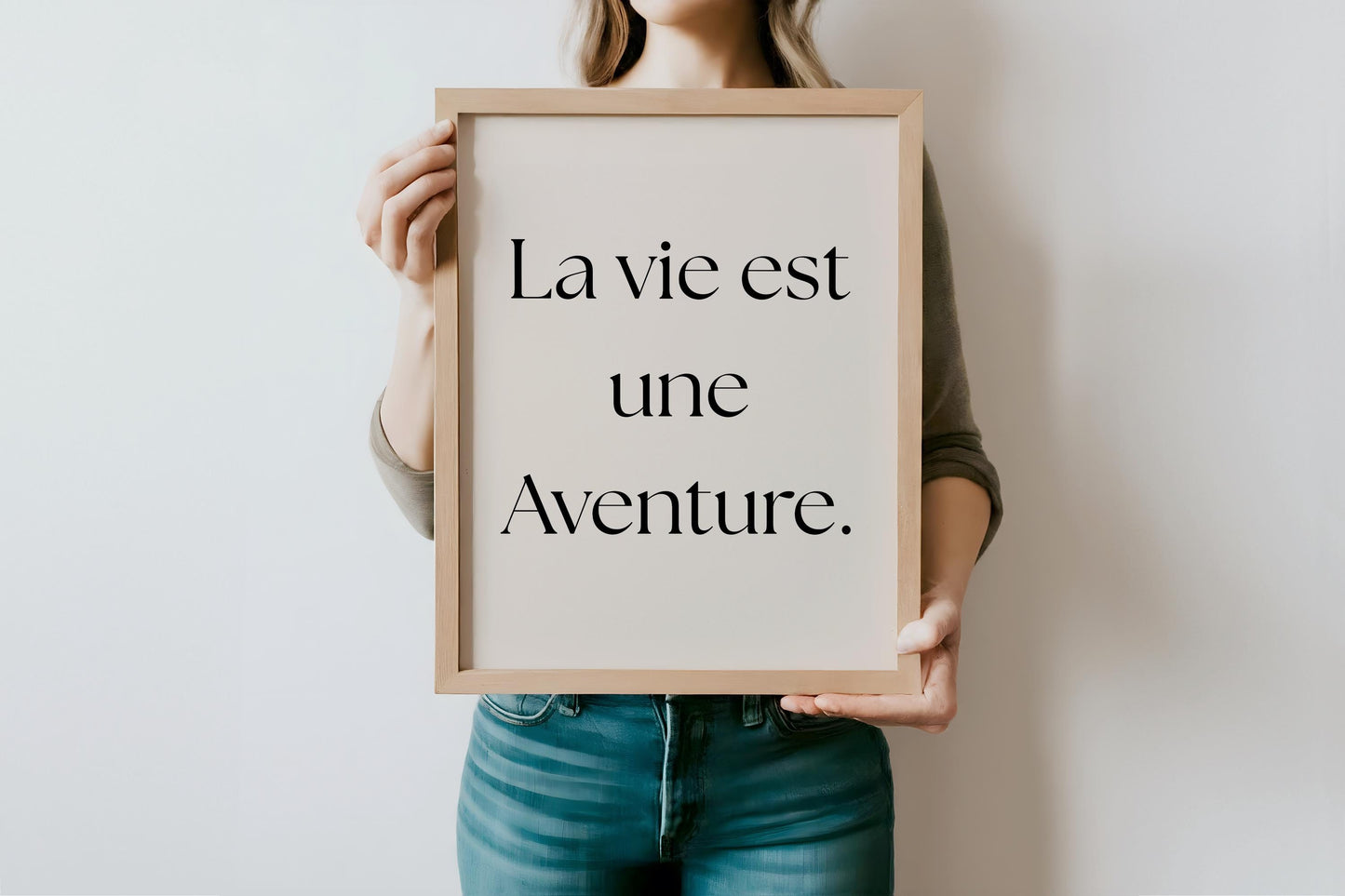 Affiche Citation Française "La vie est une aventure." – Poster Minimaliste à Imprimer – Art Inspirant Noir et Beige pour Déco Murale Moderne